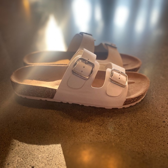 Bamboo Sandals 🩴 - Picture 3 of 4